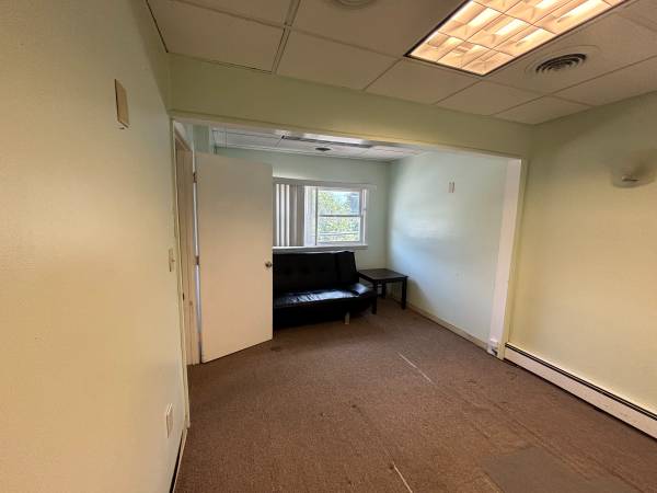 $1,600 / 450ft2 - ***SPACIOUS OFFICE SPACE w/ Heat included!!*** (Malden / Pleasant Street)63612006075521124