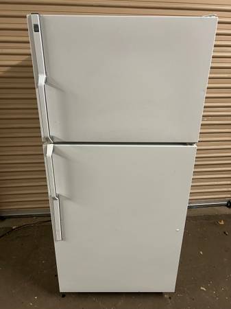 Very Clean, working refrigerator It’s clean enough to plug it in and u 1