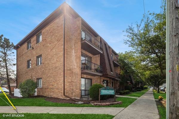$75,500 / 2br - Price Reduction for a 2 Bd / 1 Ba Condo! A New Home for the Holidays! (Calumet City)64173448048258120
