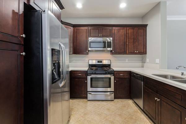 $3,775 / 3br - 1236ft2 - Charming 3bd/2ba Condo in the HEART of Sherman Oaks! (Sherman Oaks)63812226533121121