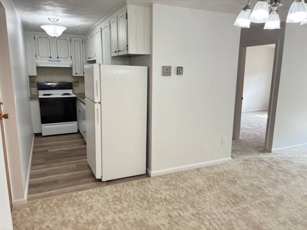 $2,250 / 1br - ~ HEAT/HW/PRKG ~*~ NO BROKER FEE ~ (NEWTON)63828558036483122