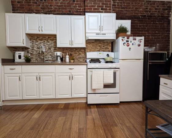 $2,100 / 1br - East Boston 1 Bed/1 Bath Apartment | Meridian St (East Boston)64141618152577120