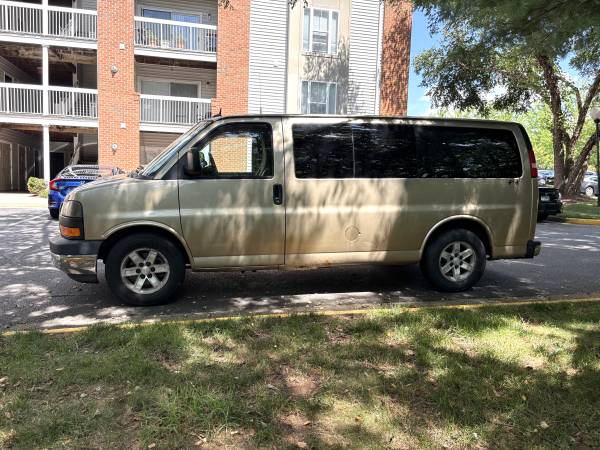 ✅ 2011 GMC Savana AWD 4X4 Runs Great ✅ - $5,500 (Chantilly VA)63616499974531124