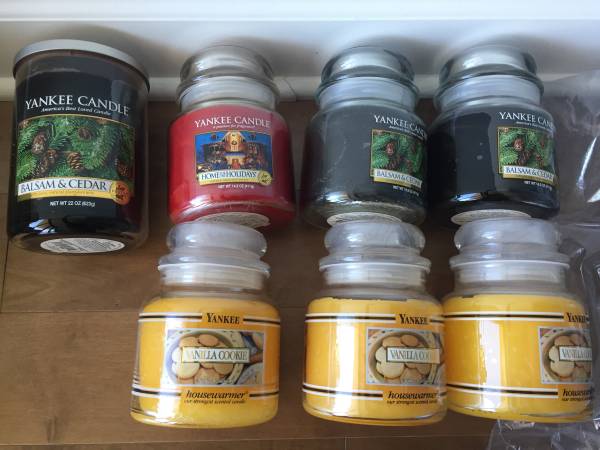 NEW - Set of 2: Yankee Candle Housewarmer Candles Holiday Scents 1