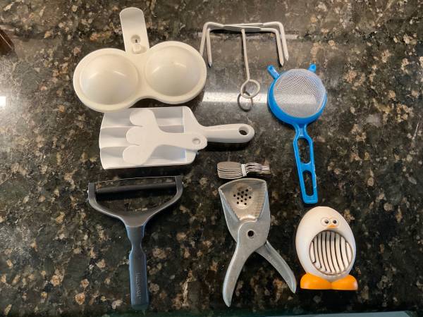 VARIOUS KITCHEN GADGETS…price in pesos for all 1