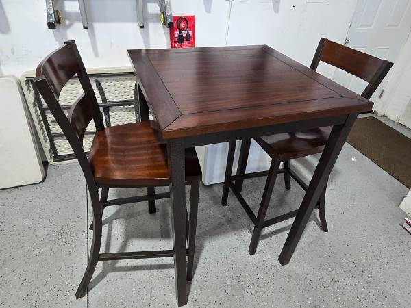 Pub table with 2 chairs 1