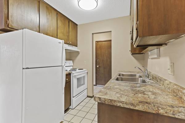 $1,025 / 1br - 750ft2 - 1 Dormitorio Disponible en Septiembre! -Llame Hoy-Wexford Commons (Minneapolis)63868700154625124