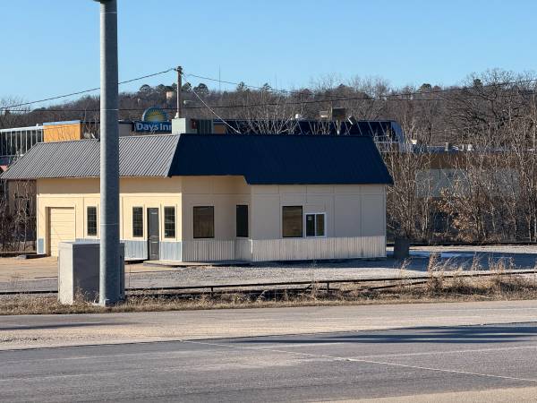 Hard corner high traffic retail 1