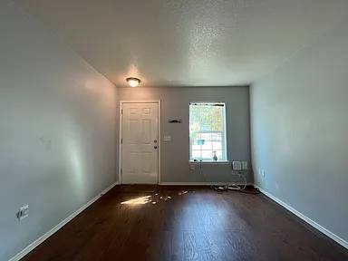 $666 / 2br - 1020ft2 - 🌟 HOGAR ILUMINADO DE 2 DORMITORIOS – GARAJE ADOSADO Y ENCANTO EN NORTH PORTLAND 🏡 (Portland)63831251103747123