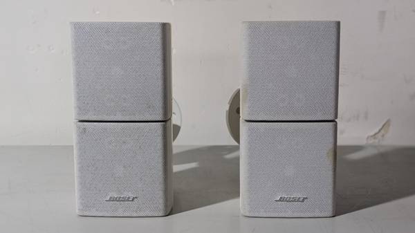 PAIR Bose Double Cube Speakers w/ Mounts White DoubleShot Acoustimass 1