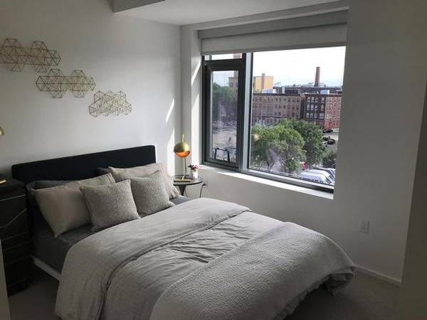 $4,129 / 1br - 553ft2 - Wood plank flooring, Walk-in closets, USB outlets (345 Harrison Ave.)63620394841987121
