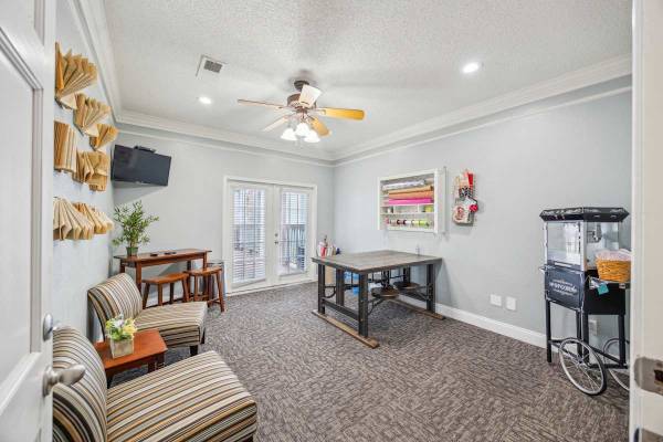 $1,625 / 2br - 929ft2 - Washer Dryer Connections, Reserved Covered Parking, Clubhouse (2700 Martin Dr, Bedford, TX)63936225761667124