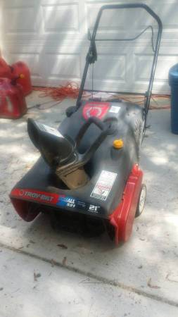 Troybilt 521 4 stroke snowthrower 1