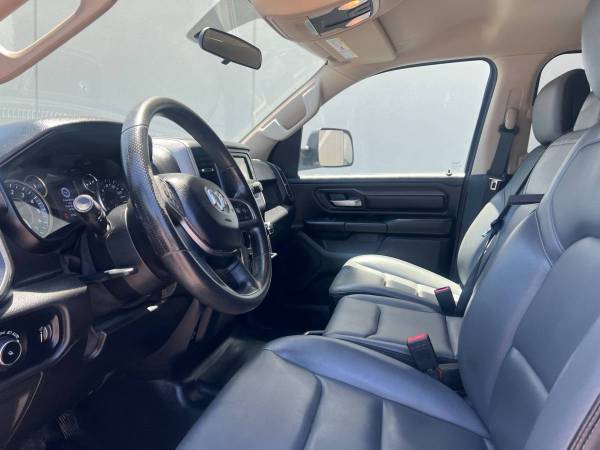 2020 RAM 1500 Crew Cab Tradesman Camioneta Pickup de 4 Puertas, 1 Dueño - $14,000 (Largo)63443376679043124