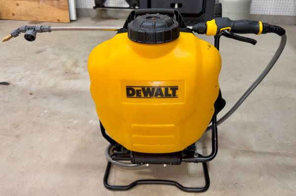Dewalt 4 Gallon Backpack Sprayer 1