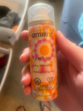 Amika dry shampoo 1