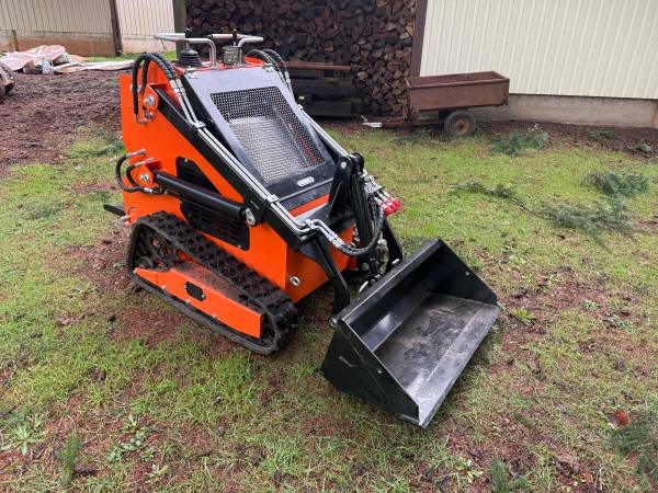 Mini skid steer (new) 1