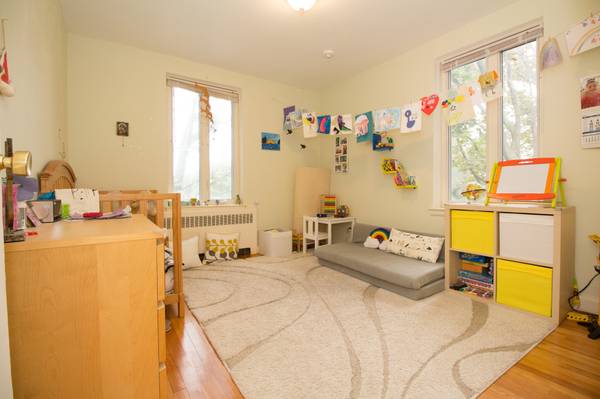 $2,500 / 2br - Brookline 2 Bed/1 Bath Apartment | Near Beaconsfield Station63699488297603124