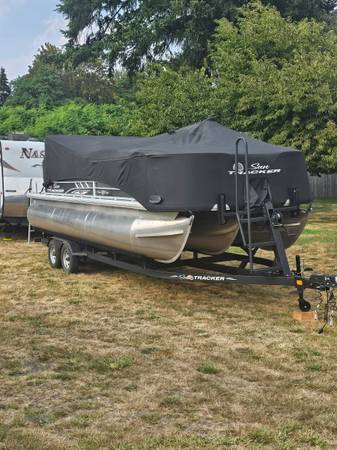 Tracker xp3 fishin barge 1