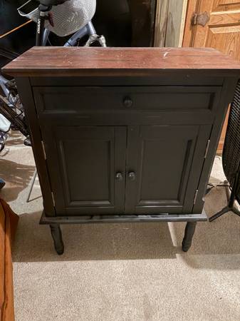 2 door accent table w/ drawer 1