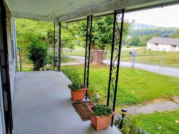 $1,550 / 2br - 840ft2 - House for Rent (Hendersonville)64029212942977121
