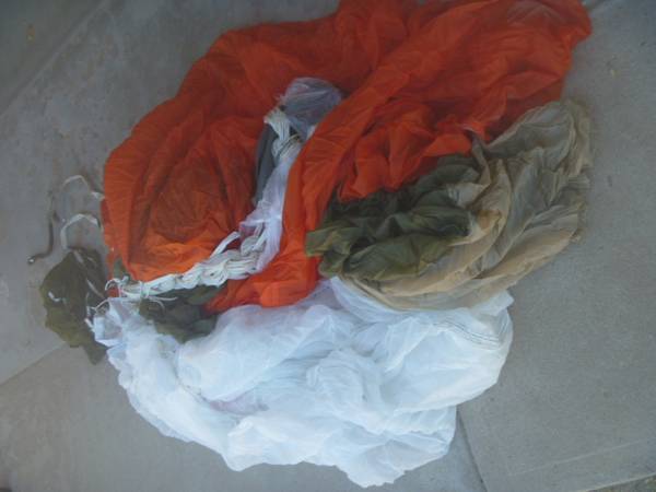 MILITARY   PARACHUTE   complete... 1