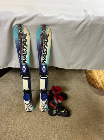 Kids Dynastar ski package with boots and bindings 1