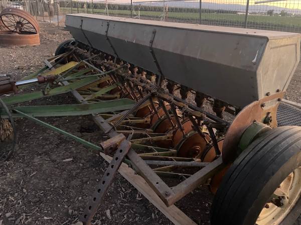 SEEDER. 12 ft , tow behind - $3,500 (brentwood / oakley)63471437543553121