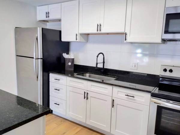 $1,300 / 1br - Move in Today & Cash In! 6 Weeks Free rent on One Bedroom! (2600 Clearlake Road)63846409640707121
