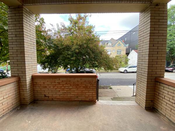 $1,699 / 2br - Fabulous Duplex...Fabulous Location....Fabulous Storage (East Liberty)64013532149378121