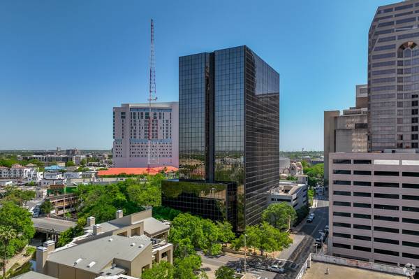 $350 con 50 % de descuento, ¡puedes entrar en tu nueva oficina! Llama hoy (centro de San Antonio)63752125321475122