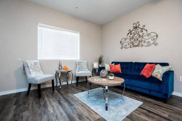 $1,430 / 2br - 975ft2 - Business Center, Microwave, Online Services, Walk-Up (Longview Texas)64037559341953120