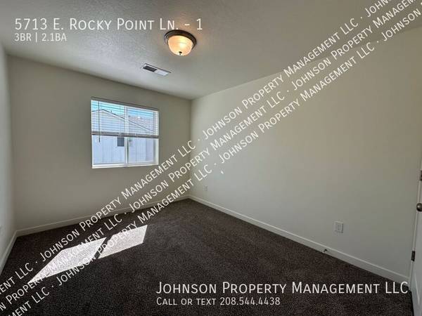 $1,595 / 3br - 1322ft2 - Spacious Nampa Townhome w/Garage (5713 E. Rocky Point Ln #1 - Nampa)63794970399619124