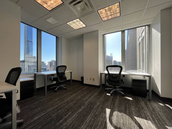 $3,500 / 172ft2 - Private Corner Offices Available MINUTES AWAY from Central Park! (Midtown)63689861876097120