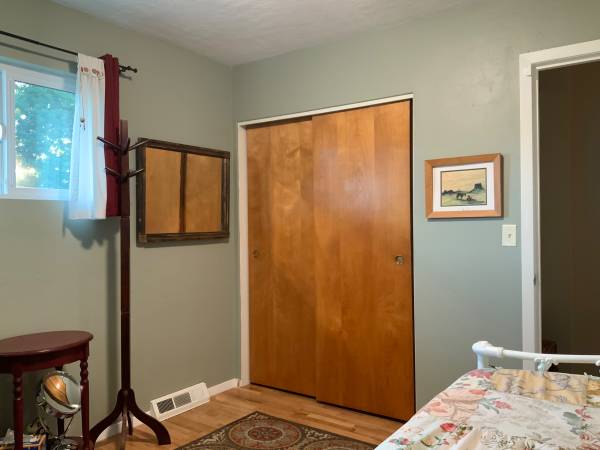 $650 / 3br - Seeking Female Roommate: Furnished Room (Midtown)63657042822019121