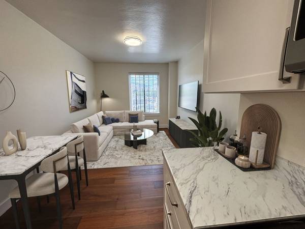$1,250 / 1br - 441ft2 - Updated Air Conditioned Apartment with Views, One Month FREE (Wenatchee)63690664230019120