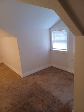 $700 / 2br - Needing Roommates. Two Rooms Available (Columbus)63843421523843124