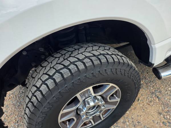 2023 Ford F350 LARIAT 4X4 - Photo 13