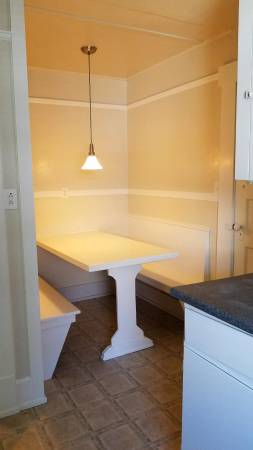 $900 / 1br - Downtown Dunsmuir upper Duplex (Dunsmuir)63678184462723122