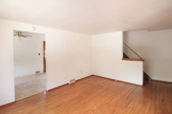 $1,199 / 1br - 1207ft2 - Full Townhouse, Parking, Wood Floors, In Unit Laundry (Regent Square - Frick Park - 421 Franklin)64013204691075124