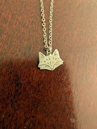 Fox head necklace (includes chain) 1