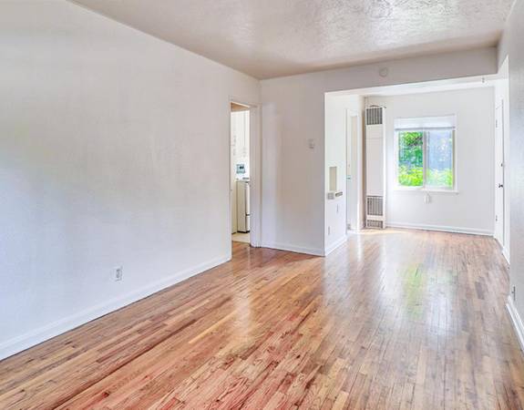 $1,350 / 1br - 1ST MONTH w $300 OFF | On-site Management & Maintenance - Pets OK (Hawthorne District)63867270587011121