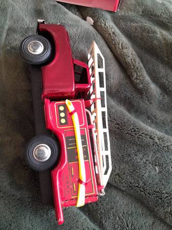 Fire Truck,China - $15 (San Francisco near Zoo)63471458593411121