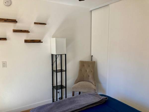 $1,250 / 2br - 1027ft2 - Furnished room,new reno, central a/c,utilities incl, walk to amenities (Ventura, CA)63800689829889122
