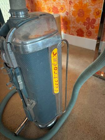 VINTAGE ELECTROLUX VACUUM CANISTER 1