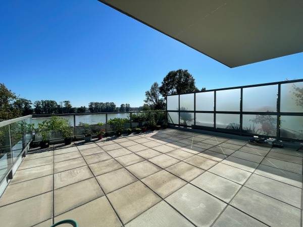 Spacious 2 Bed+Den 2Bath River District, Rooftop Patio w/ River View 1