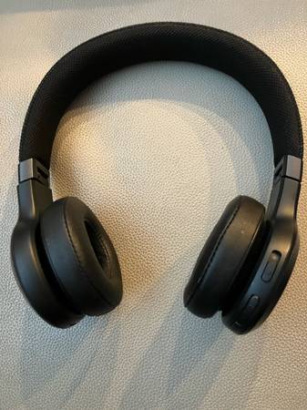 JBL LIVE 460NC bluetooth headphones 1