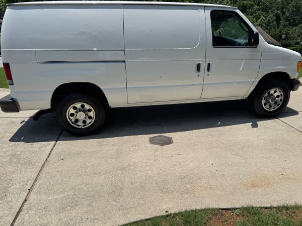 Furgón Ford E350 2006 - $5,000 (Cumming)63620301676547122
