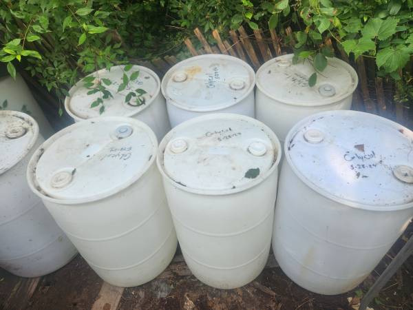 12 Dock floats, white 55-gal. Drums. 1