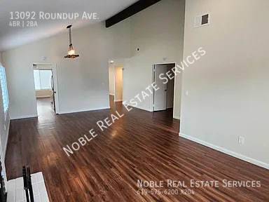 $4,495 / 4br - 1787ft2 - 🛋️ Sala de estar enorme con chimenea – ¡Tan acogedora! -Round (San Diego)63663819225729124